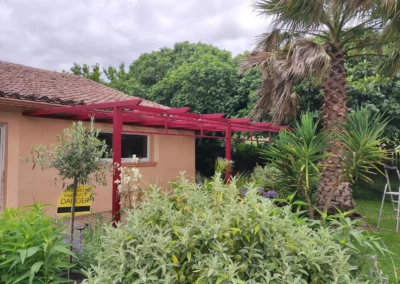 Pergola sur terrasse bois sur mesure à l'Ilse Jourdain