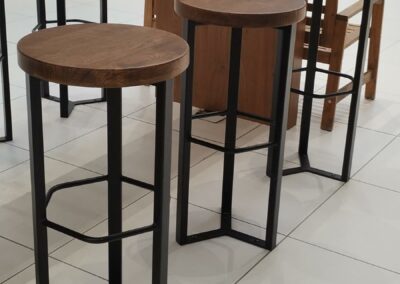 Mobilier tabouret métal et bois sur mesure